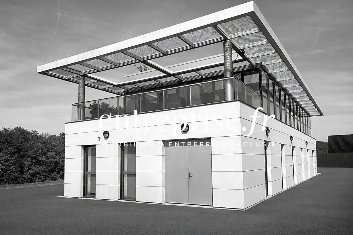 Bureau dans Beaucouzé à vendre Photo du bâtiment- Image 1 de 5