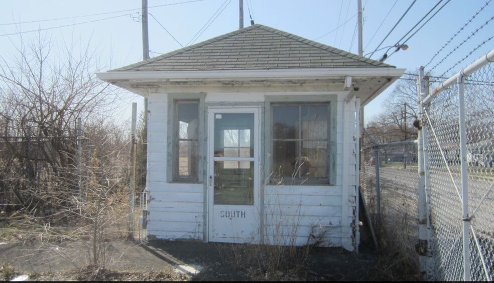 215 Maple St, Port Clinton, OH for lease - Building Photo - Image 2 of 5