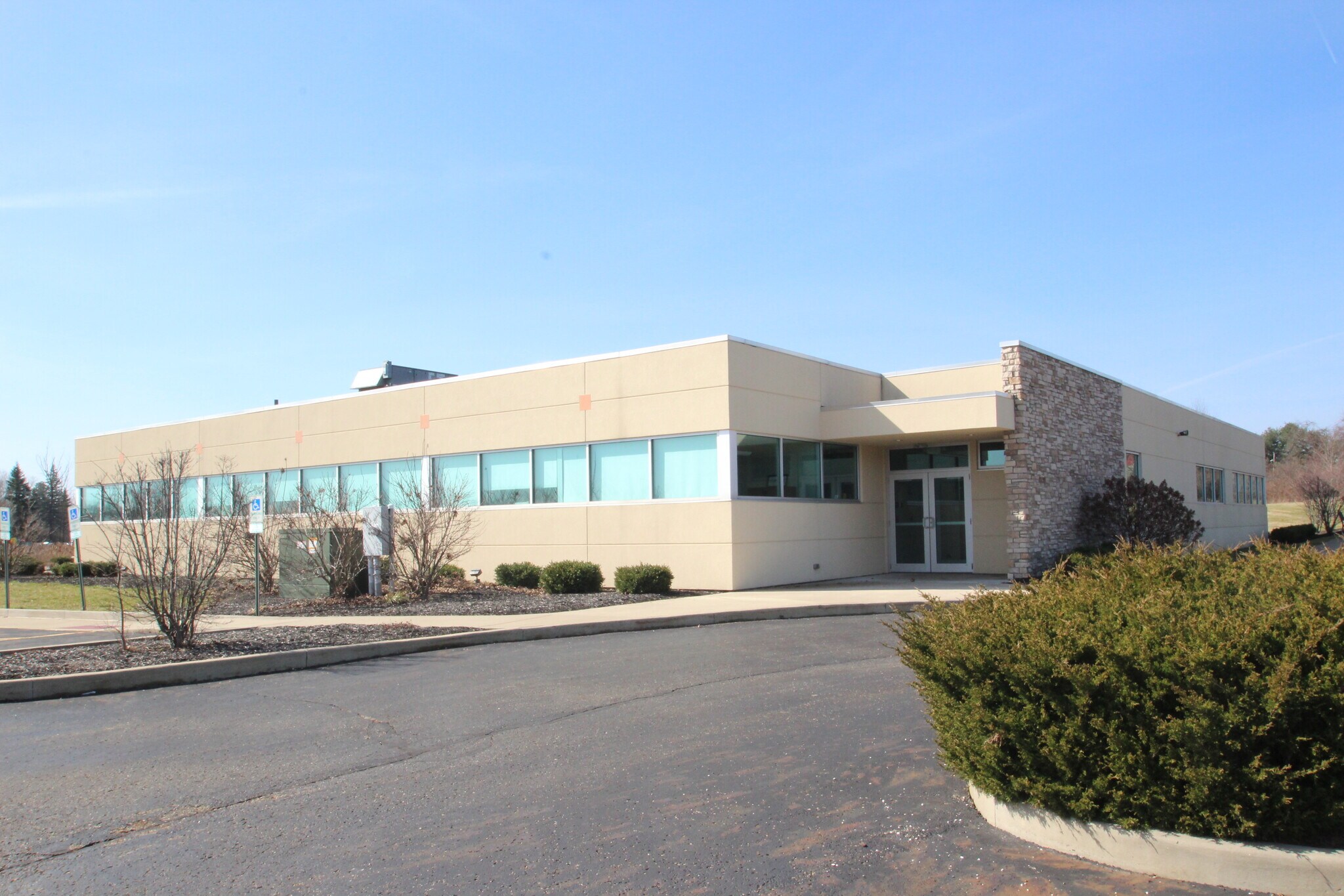 5054 Paramount Blvd, Medina, OH à louer Photo principale- Image 1 de 10