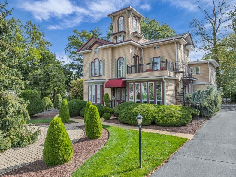 75 South St, Freehold, NJ à vendre - Photo du bâtiment - Image 1 de 71