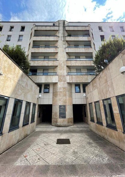 52 Rue Du Capitaine Guynemer, Courbevoie for sale - Building Photo - Image 3 of 20