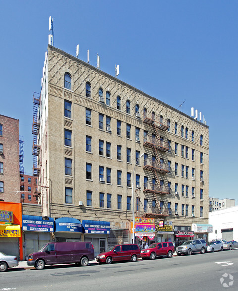 400 E 199th St, Bronx, NY for lease - Primary Photo - Image 1 of 2