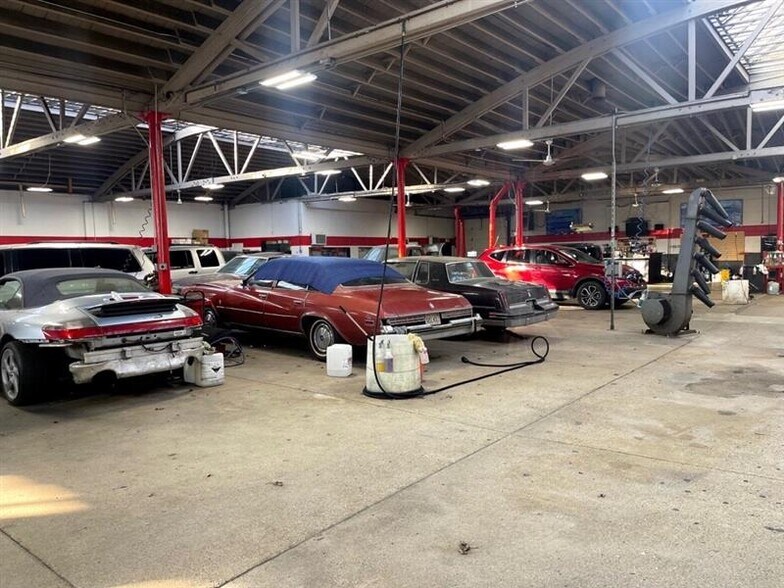 1633 N Cicero Ave, Chicago, IL à vendre - Photo intérieure - Image 2 de 4