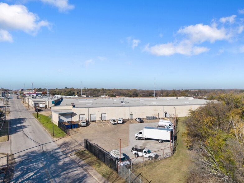 5305 Midway Rd, Haltom City, TX à louer - Photo du bâtiment - Image 2 de 38