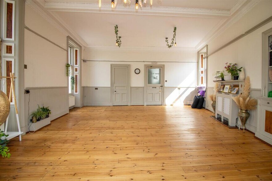 1 North Bridge St, Hawick à louer - Photo du bâtiment - Image 2 de 18