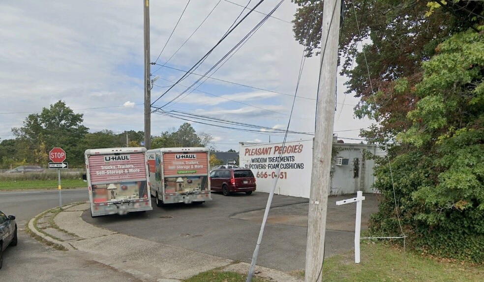 Sunrise Highway Portfolio portfolio of 3 properties for sale on LoopNet.ca - Building Photo - Image 3 of 9