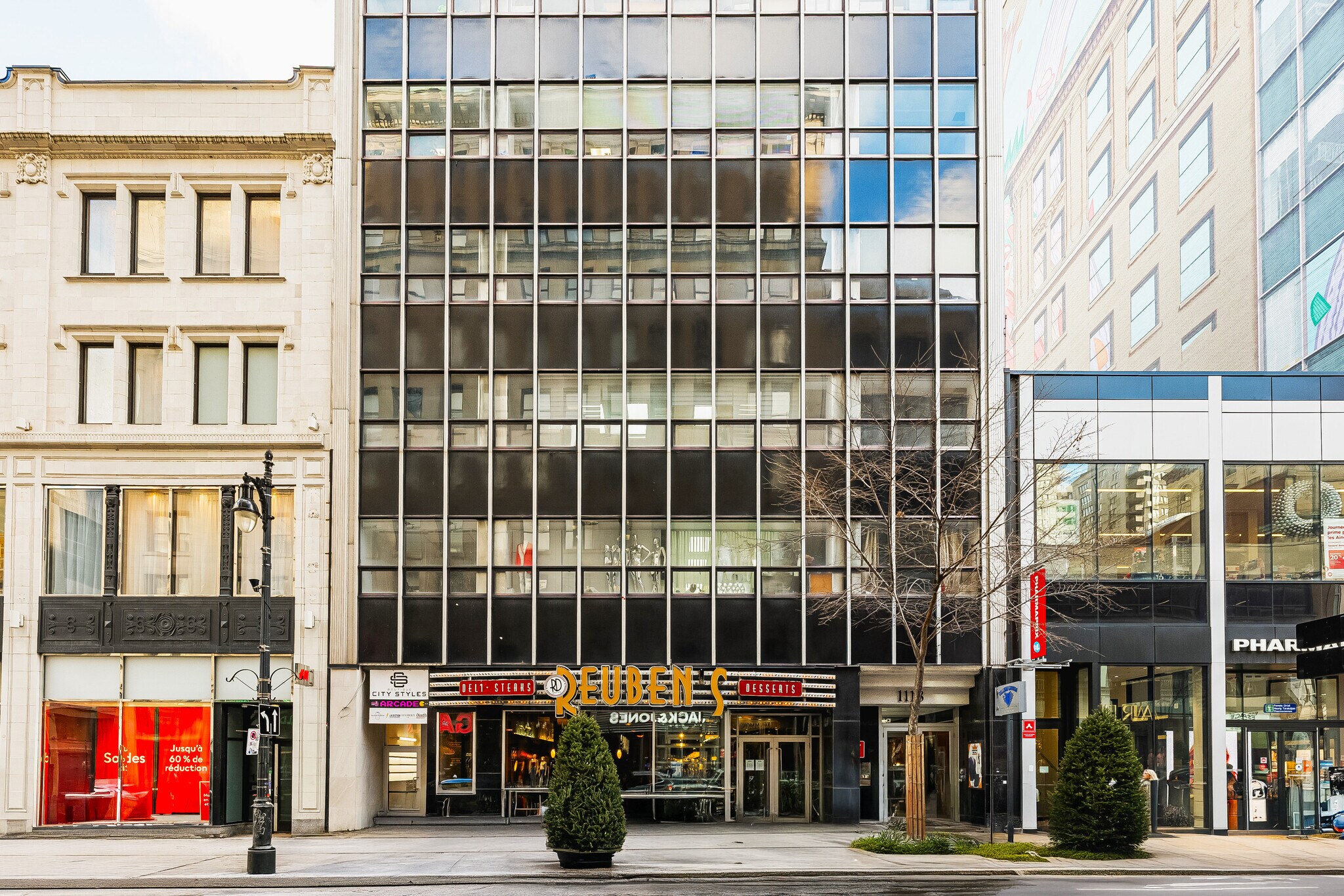 1118 Rue Sainte-Catherine O, Montréal, QC for lease Primary Photo- Image 1 of 5