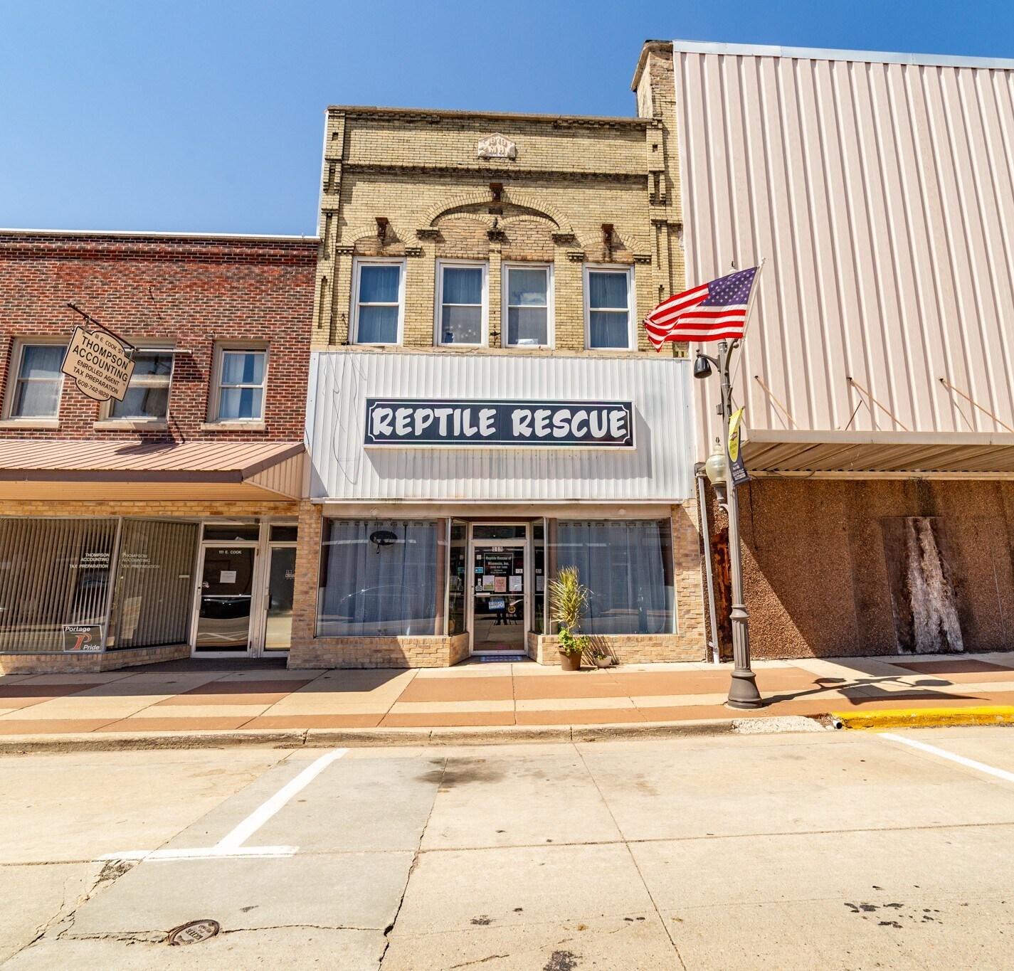 113 E Cook St, Portage, WI for sale Primary Photo- Image 1 of 32