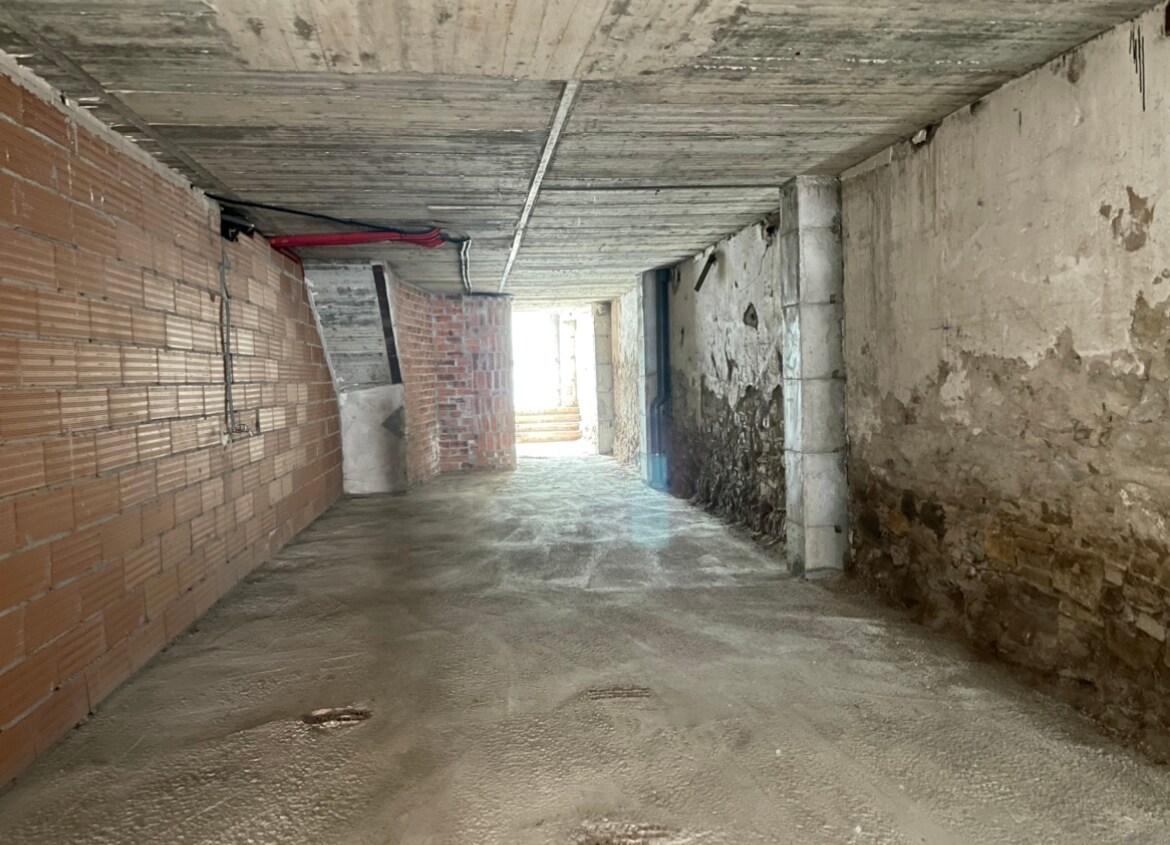 Girona, GER 17001 - Unit Pta. 1 -  - Interior Photo - Image 1 of 4