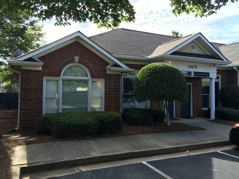 11675 Century Dr, Alpharetta, GA à louer - Photo du bâtiment - Image 3 de 24