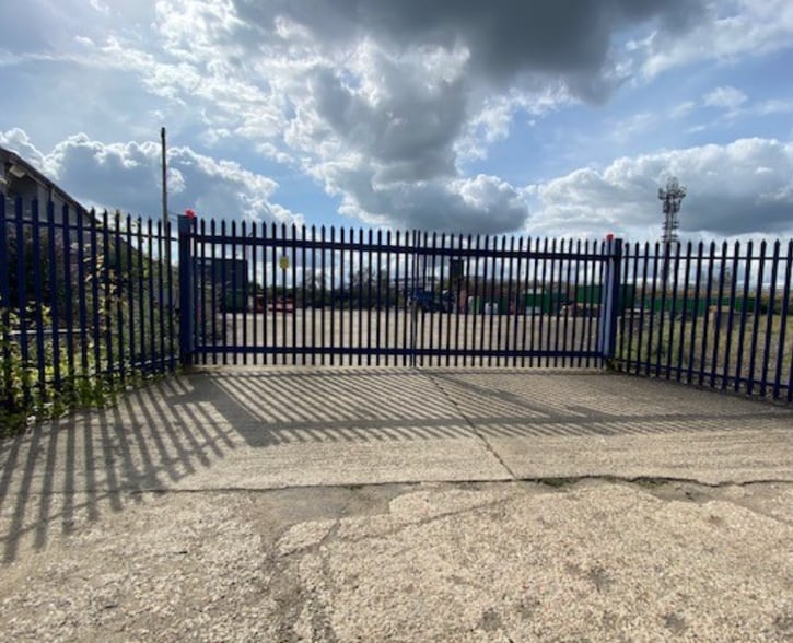 11 Hambridge Ln, Newbury for lease - Building Photo - Image 3 of 4