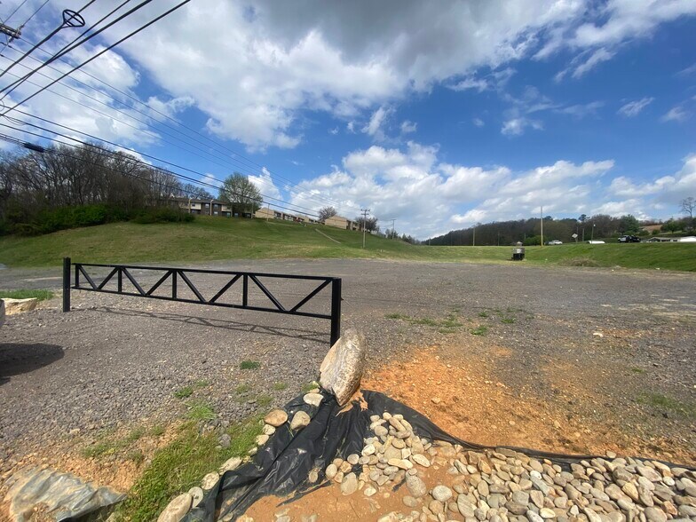 104 Hinchey Hollow Road Hwy, Jefferson City, TN à louer - Photo du bâtiment - Image 2 de 5