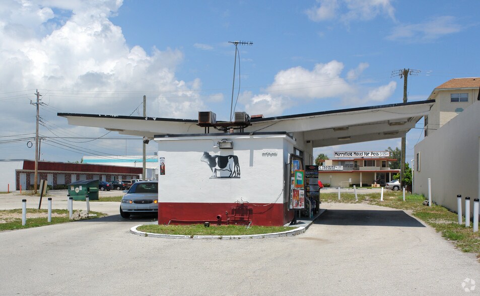 1301 E Commercial Blvd, Oakland Park, FL à vendre - Photo du bâtiment - Image 2 de 2