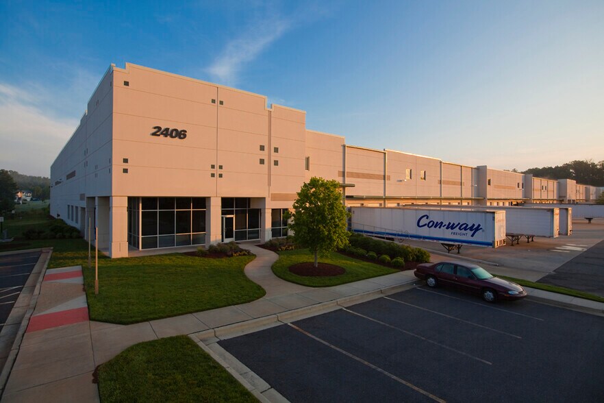 2406 Tech Center Pky, Lawrenceville, GA à louer - Photo du bâtiment - Image 2 de 2