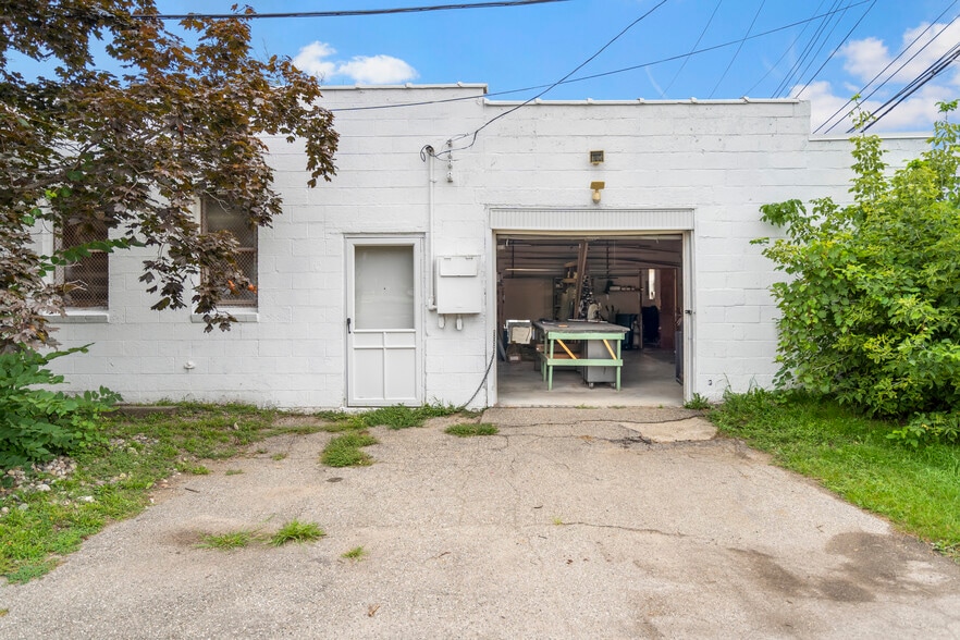 32540 Utica Rd, Fraser, MI for sale - Building Photo - Image 3 of 23