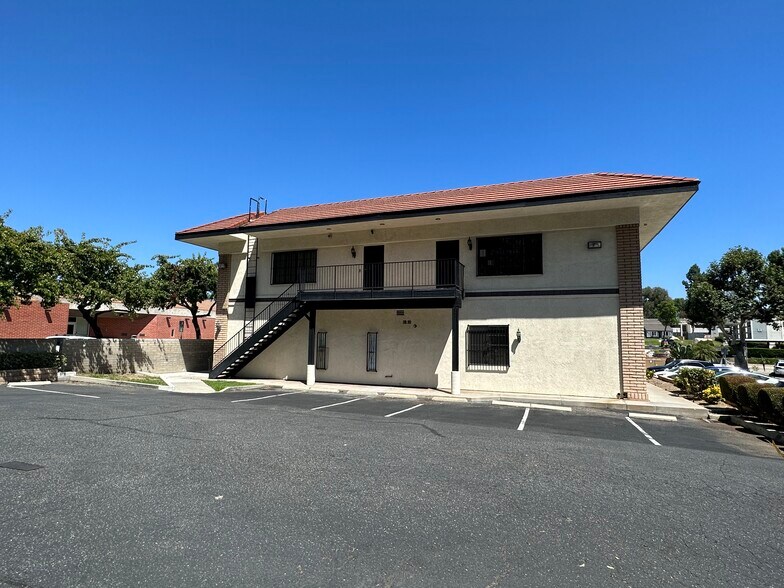 1081 S Grand Ave, Diamond Bar, CA à louer - Photo du bâtiment - Image 3 de 6