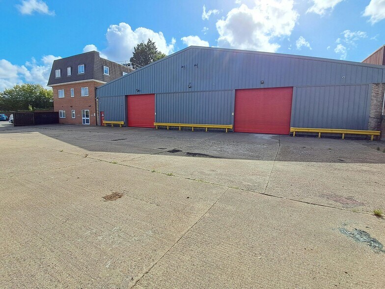 Eastheath Av, Wokingham à louer - Photo du bâtiment - Image 3 de 13