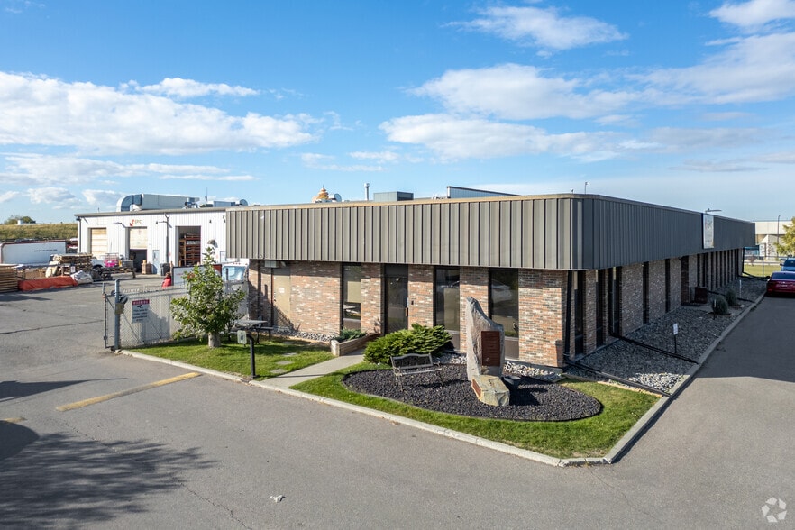 2435 22nd St NE, Calgary, AB for sale - Primary Photo - Image 1 of 16