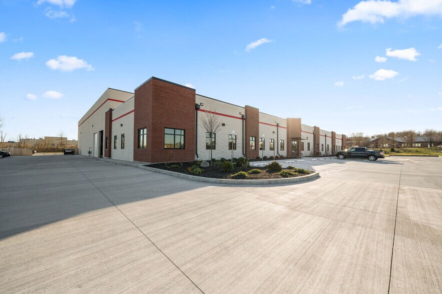 4889 Alliance Dr, Mason, OH à vendre - Photo du bâtiment - Image 3 de 46