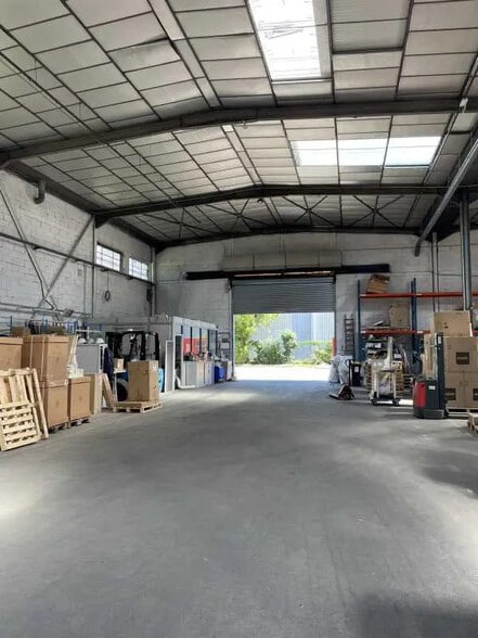 Flex in Vaulx-en-Velin for lease - Interior Photo - Image 2 of 8