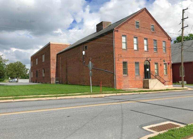 6155-6165 E Main St, East Petersburg, PA à louer - Photo du bâtiment - Image 3 de 33