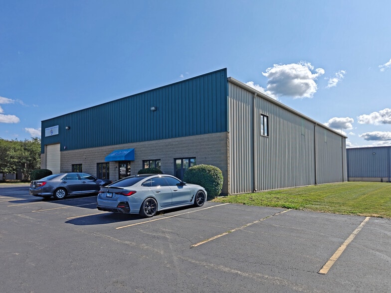1760 Commerce Dr, Montgomery, IL for lease - Building Photo - Image 2 of 13