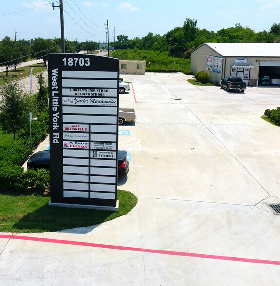 18703 W Little York Rd, Katy, TX à louer - Photo du bâtiment - Image 2 de 4