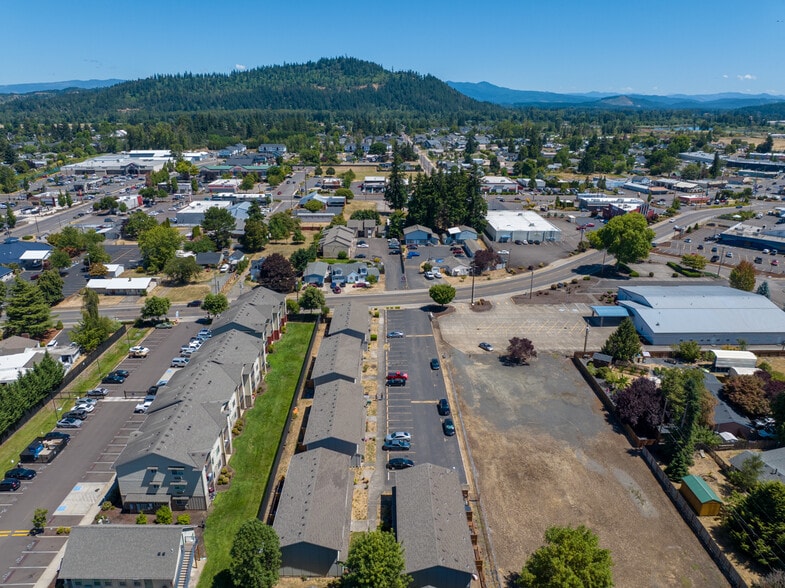 2077 S 2nd St, Lebanon, OR for sale - Building Photo - Image 2 of 20