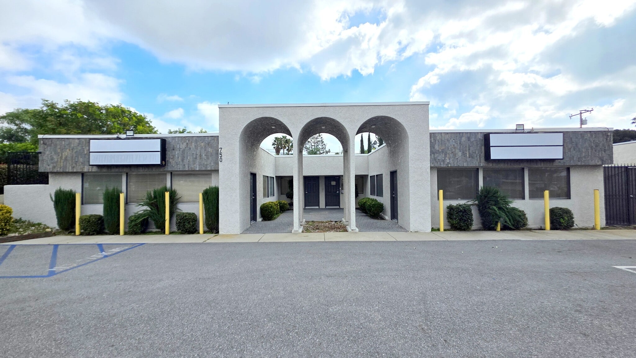 750 N Mountain Ave, Upland, CA for lease Primary Photo- Image 1 of 2