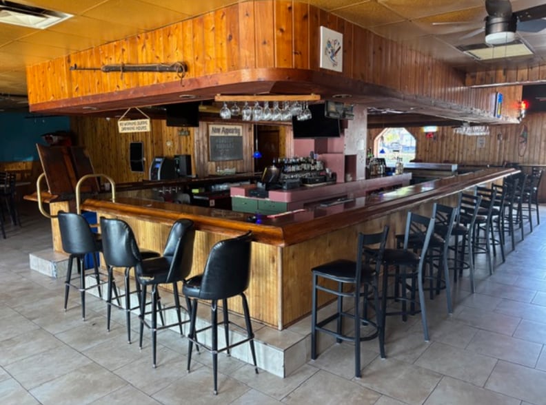 327 N Dixie Hwy, Lake Worth, FL for lease - Interior Photo - Image 1 of 5