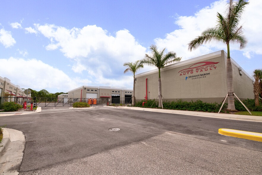 7040 SE Federal Hwy, Hobe Sound, FL for sale - Building Photo - Image 3 of 25