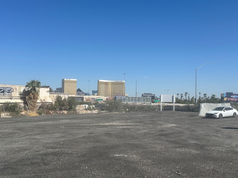 6179 Dean Martin Dr, Las Vegas, NV for sale - Building Photo - Image 1 of 1