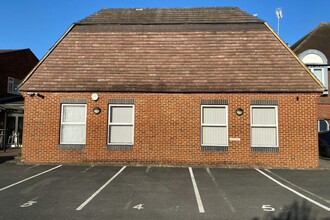 39 Guildford Rd, Lightwater for lease Building Photo- Image 2 of 4