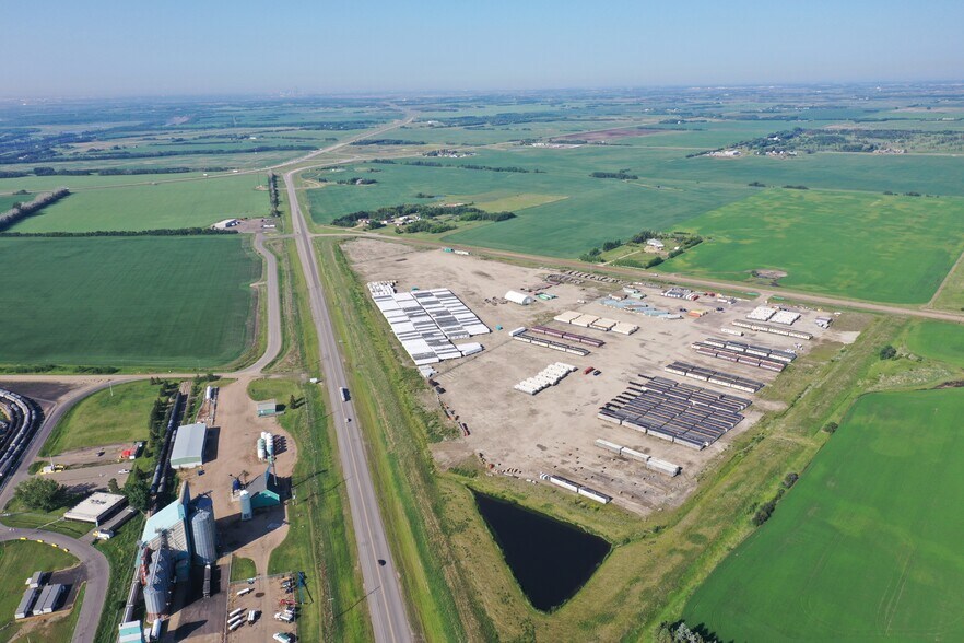 825 & Range Rd, Sturgeon County, AB à vendre - Photo du bâtiment - Image 3 de 5