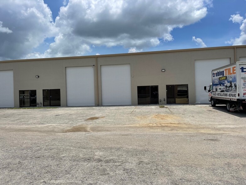 908 NE 24th Ln, Cape Coral, FL for lease - Building Photo - Image 3 of 3