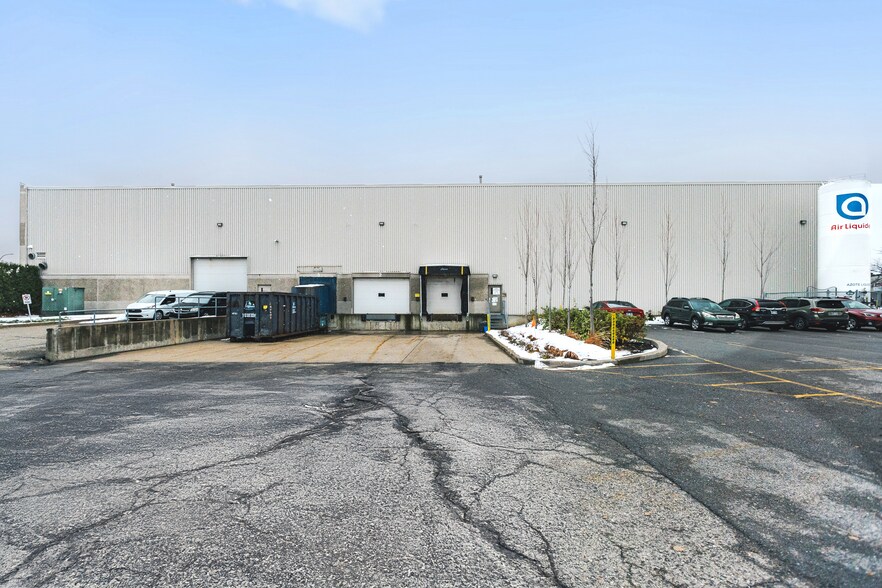 16715 Boul Hymus, Kirkland, QC à vendre - Photo du bâtiment - Image 3 de 5