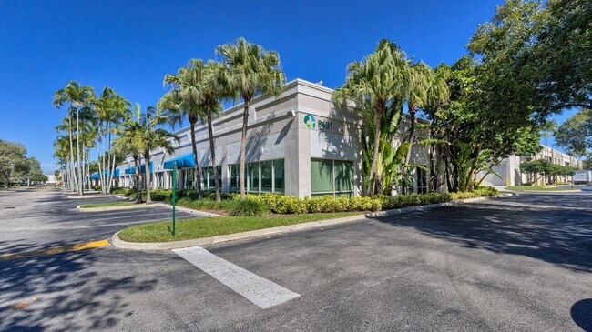 Plus de détails pour 8491 NW 17th St, Miami, FL - Local d'activités à louer