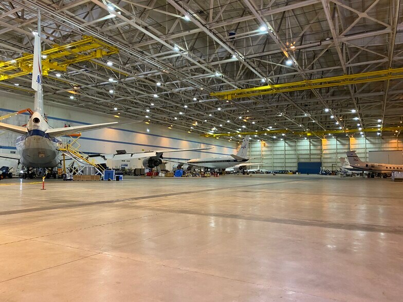 2825 E Avenue P, Palmdale, CA à louer - Photo du bâtiment - Image 3 de 3