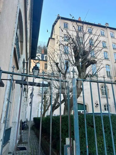 Bureau dans Lyon à vendre - Photo du bâtiment - Image 1 de 9