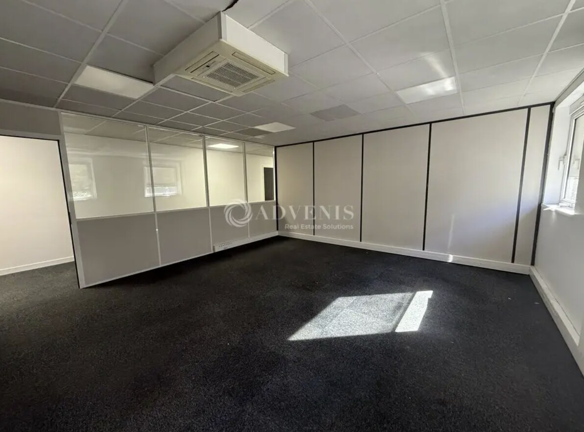 Office in Lyon for lease Interior Photo- Image 1 of 7