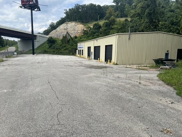 1000 Kramer St, South Charleston, WV à louer - Photo du bâtiment - Image 3 de 18