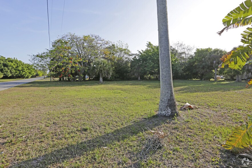 25150 Marion Ave, Punta Gorda, FL à vendre - Photo du bâtiment - Image 2 de 3