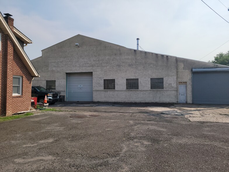 834 W 3rd St, Lansdale, PA for sale - Building Photo - Image 2 of 4