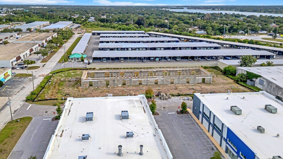 9310 Ulmerton Rd, Largo, FL à louer - Photo du bâtiment - Image 3 de 17