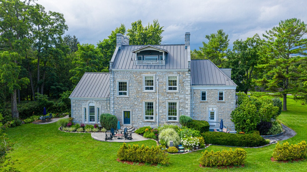 8 Starr Pl, Kingston, ON à vendre - Photo du bâtiment - Image 2 de 20