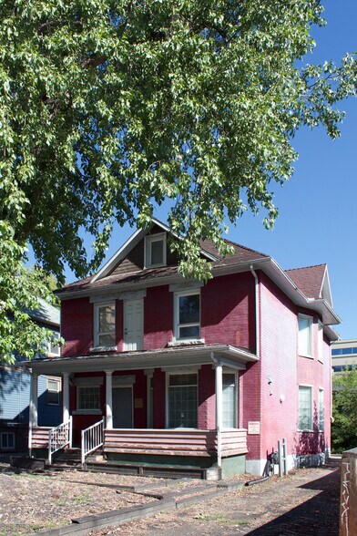 322 18th Ave SW, Calgary, AB à louer - Photo du bâtiment - Image 3 de 6