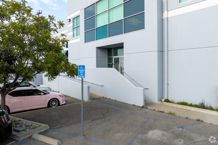1585 Rio Vista Ave, Los Angeles, CA for sale - Building Photo - Image 3 of 7