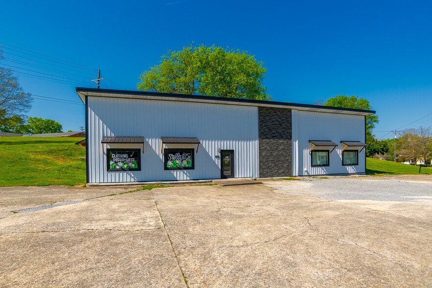 806 Washington St W, Fayetteville, TN à vendre - Photo du bâtiment - Image 2 de 23