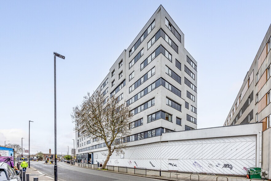 250 Acton Ln, Londres à louer - Photo du bâtiment - Image 3 de 3