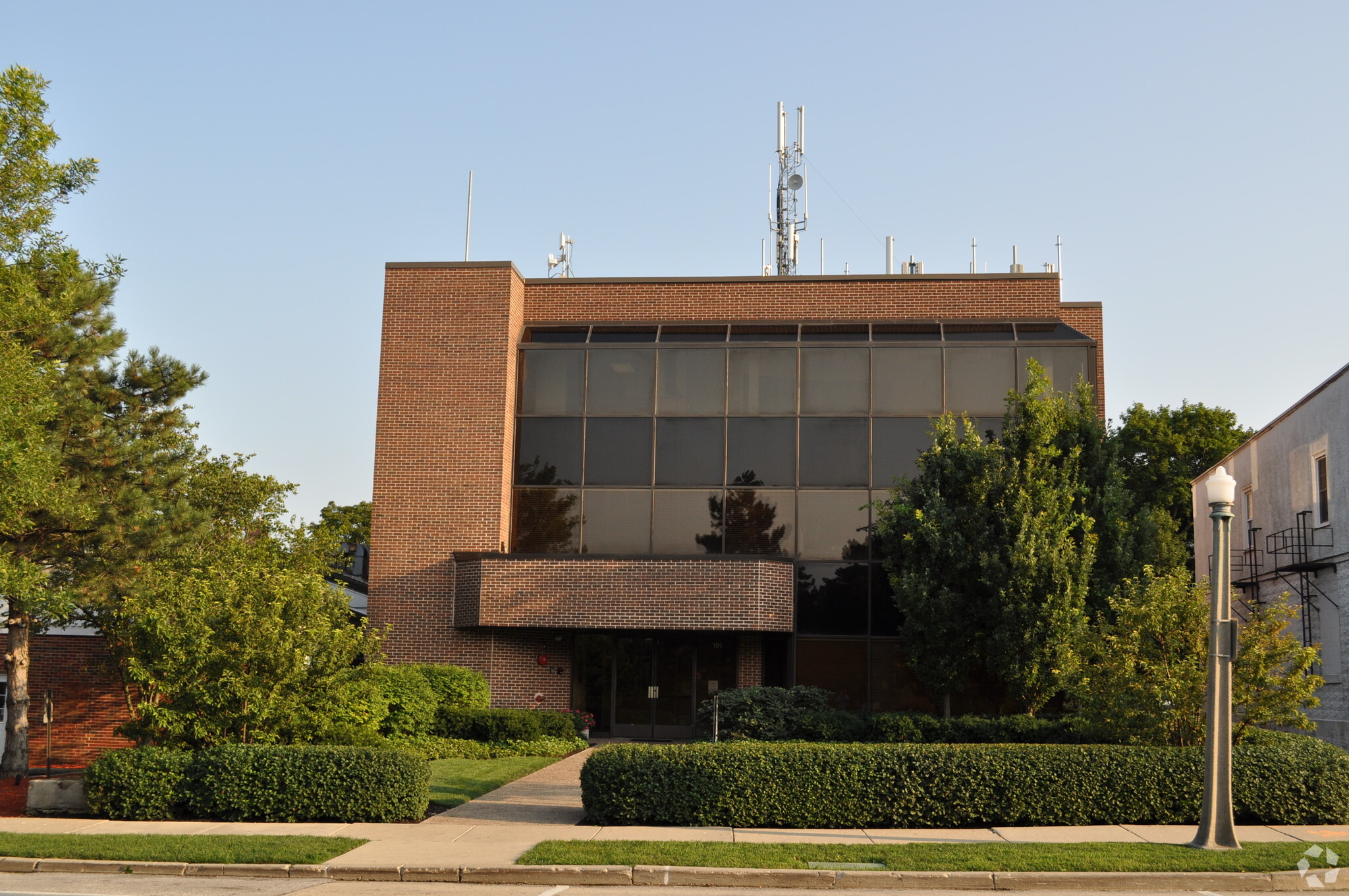 191 E Deerpath Rd, Lake Forest, IL à louer Photo du b timent- Image 1 de 4